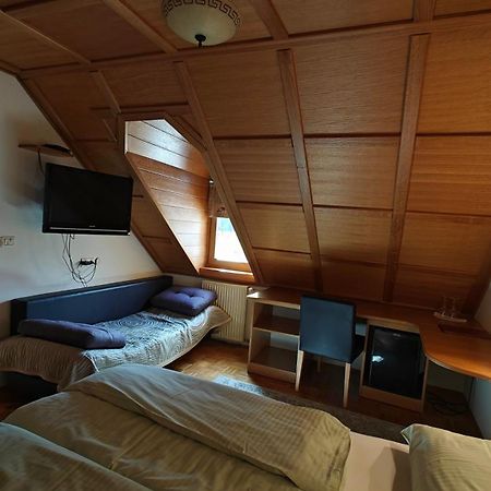 Guesthouse Pri Zalogarju Zelezniki Luaran gambar