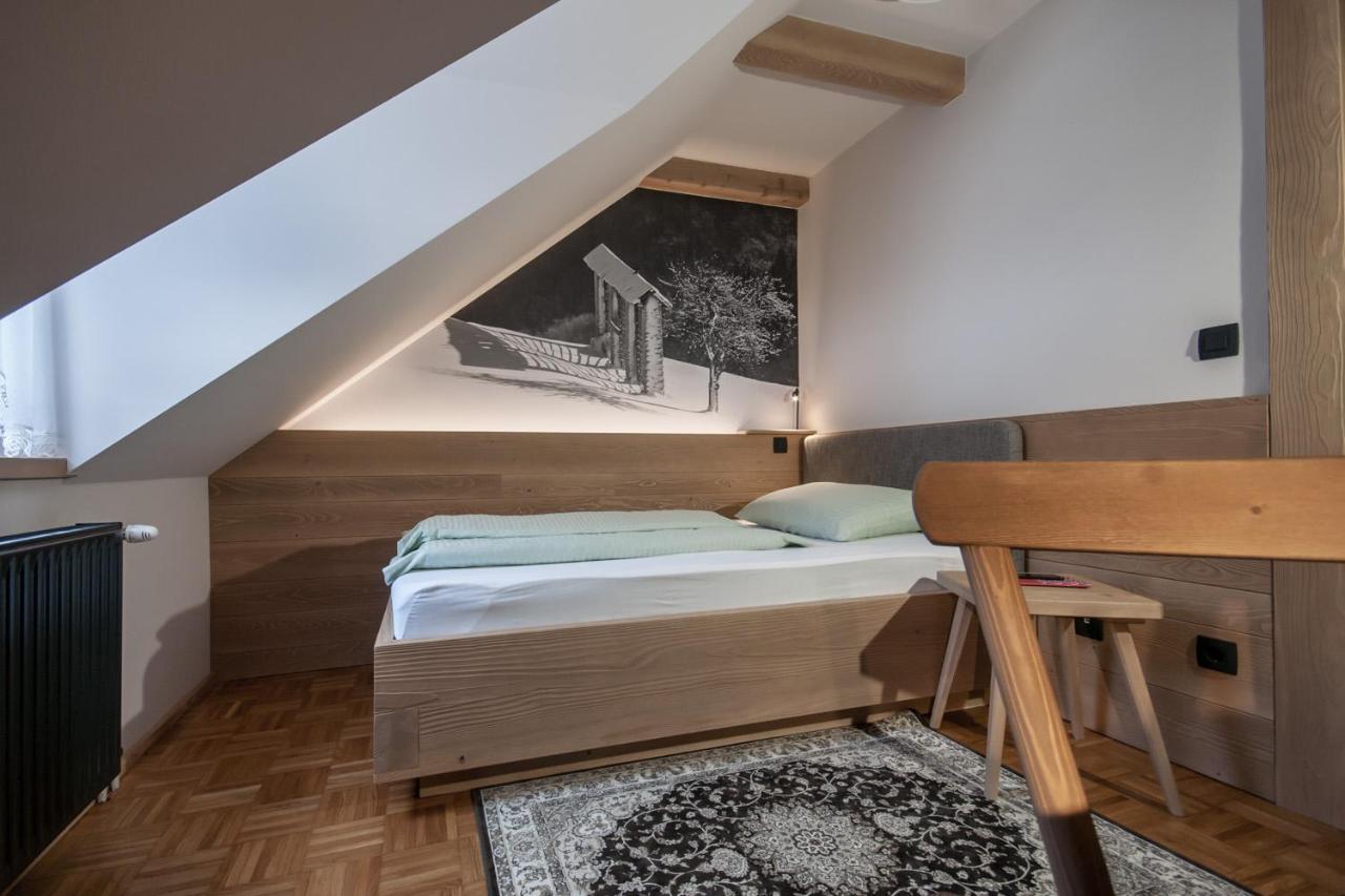 Guesthouse Pri Zalogarju Zelezniki Luaran gambar