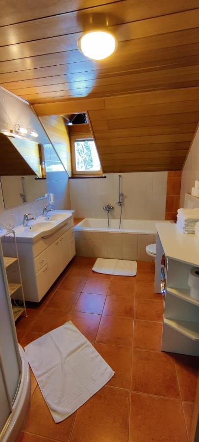 Guesthouse Pri Zalogarju Zelezniki Luaran gambar