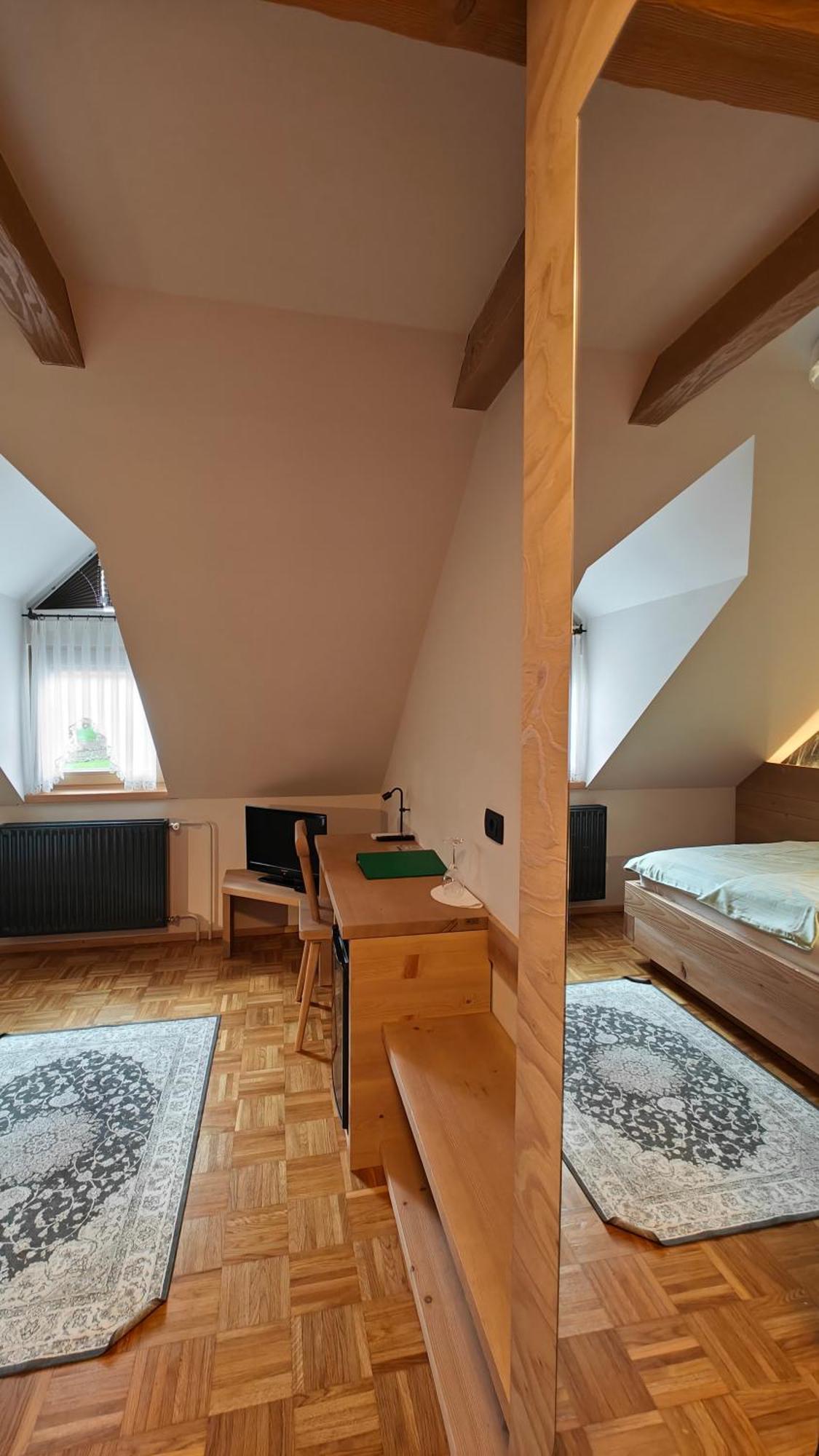 Guesthouse Pri Zalogarju Zelezniki Luaran gambar