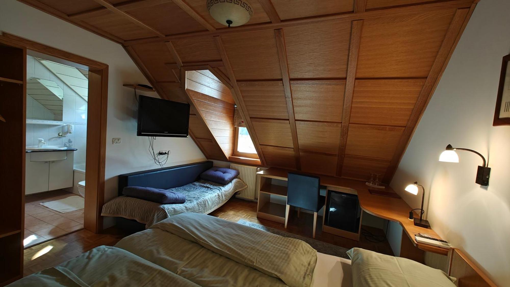 Guesthouse Pri Zalogarju Zelezniki Luaran gambar