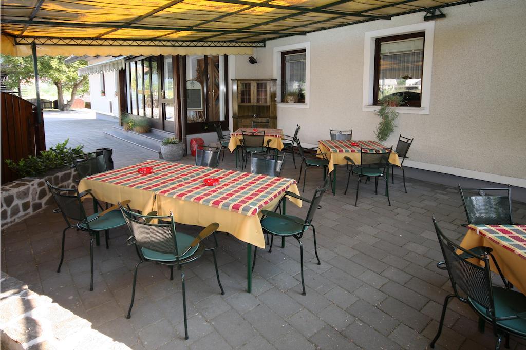 Guesthouse Pri Zalogarju Zelezniki Luaran gambar