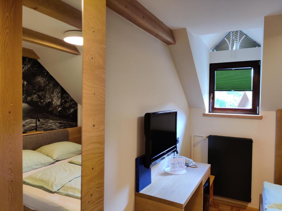 Guesthouse Pri Zalogarju Zelezniki Luaran gambar